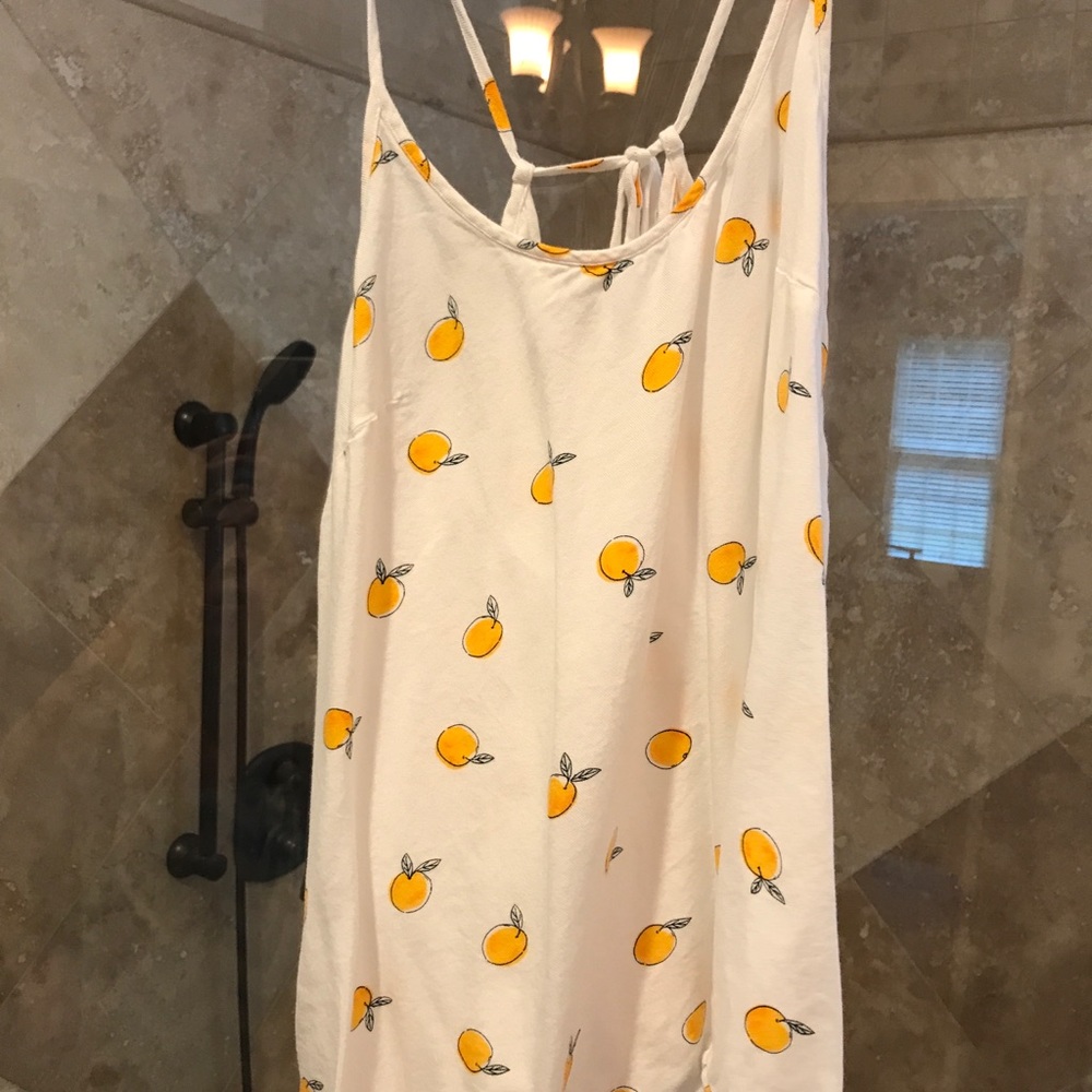 And eawy white lemon tank size large
